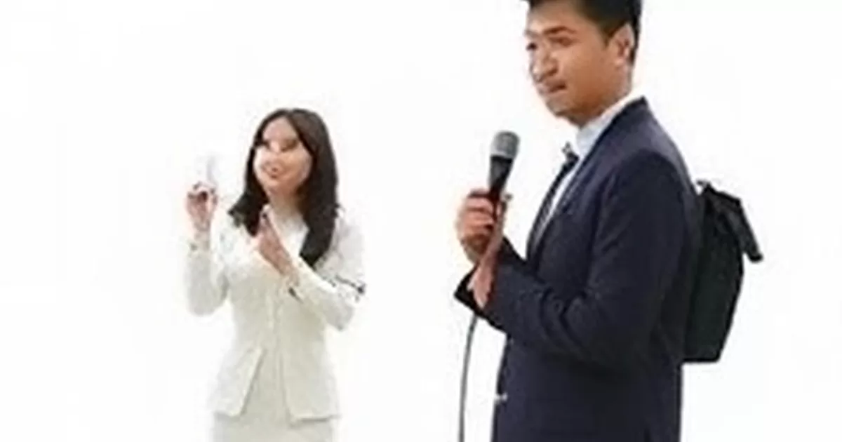 每日热点话题热度曲线并列展示图